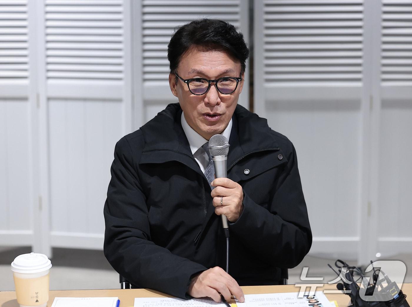 본문 이미지 - 김민석 국무총리가 26일 서울 종로구 창신동 쪽방상담소를 방문해 시설을 둘러본 후 발언하고 있다. 2025.12.26/뉴스1 ⓒ News1 김성진 기자