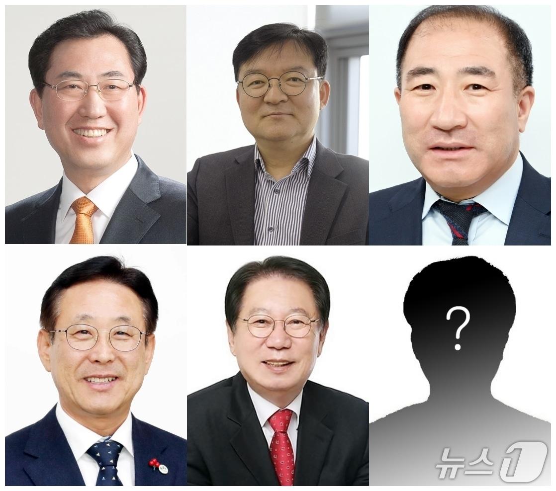 본문 이미지 - 내년 지방선거 괴산군수 출마 예상자. 왼쪽 위부터 시계방향으로 나용찬 전 군수, 이대섭 국토부 과장, 이준경 전 음성부군수, 송인헌 괴산군수, 이차영 전 군수./뉴스1