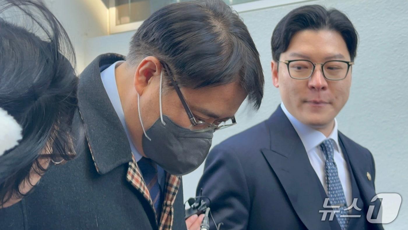 송광석 전 천주평화연합(UPF) 한국회장이 26일 서울 서대문구 경찰청에 출석하고 있다. 2025.12.26/뉴스1 ⓒ News1 강서연 기자