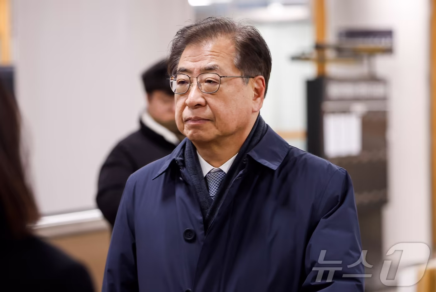 '서해 공무원 피격 사건' 은폐 시도 및 '월북몰이' 혐의로 재판에 넘겨진 서훈 전 국가안보실장이 26일 서울 서초구 서울중앙지방법원에서 열린 선고기일에 출석하고 있다. (공동취재) 2025.12.26/뉴스1 ⓒ News1 오대일 기자