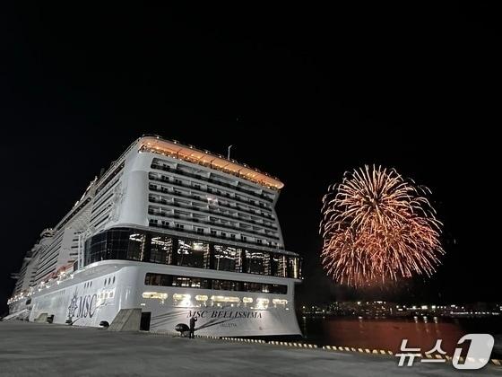 본문 이미지 - 영도 국제크루즈터미널에 기항한 MSC벨라시마호 (BPA 제공. 재판매 및 DB금지)