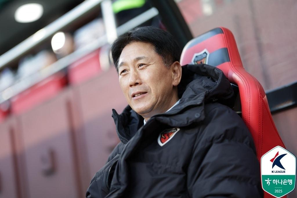 본문 이미지 - '포항은 내 운명'이라 말하는, 포항스틸러스를 사랑하는 박태하 감독 (한국프로축구연맹 제공)