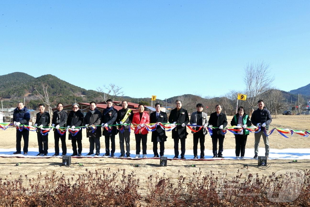 본문 이미지 - 고흥군이 26일 풍양파크골프장 준공식을 열고 테이프 커팅식을 진행하고 있다. (고흥군 제공. 재판매 및 DB금지) ⓒ News1 