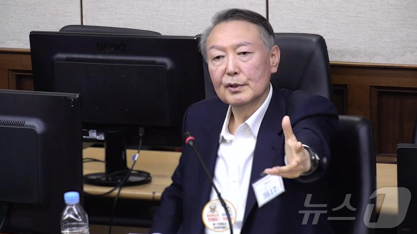 고위공직자범죄수사처(공수처) 체포영장 집행 방해 및 국무위원 심의권 침해로 재판에 넘겨진 윤석열 전 대통령이 지난 26일 서울 서초구 중앙지방법원에서 열린 1심 결심 공판에서 최후 진술을 하고 있다. (중앙지법 제공. 재판매 및 DB 금지) 2025.12.26/뉴스1