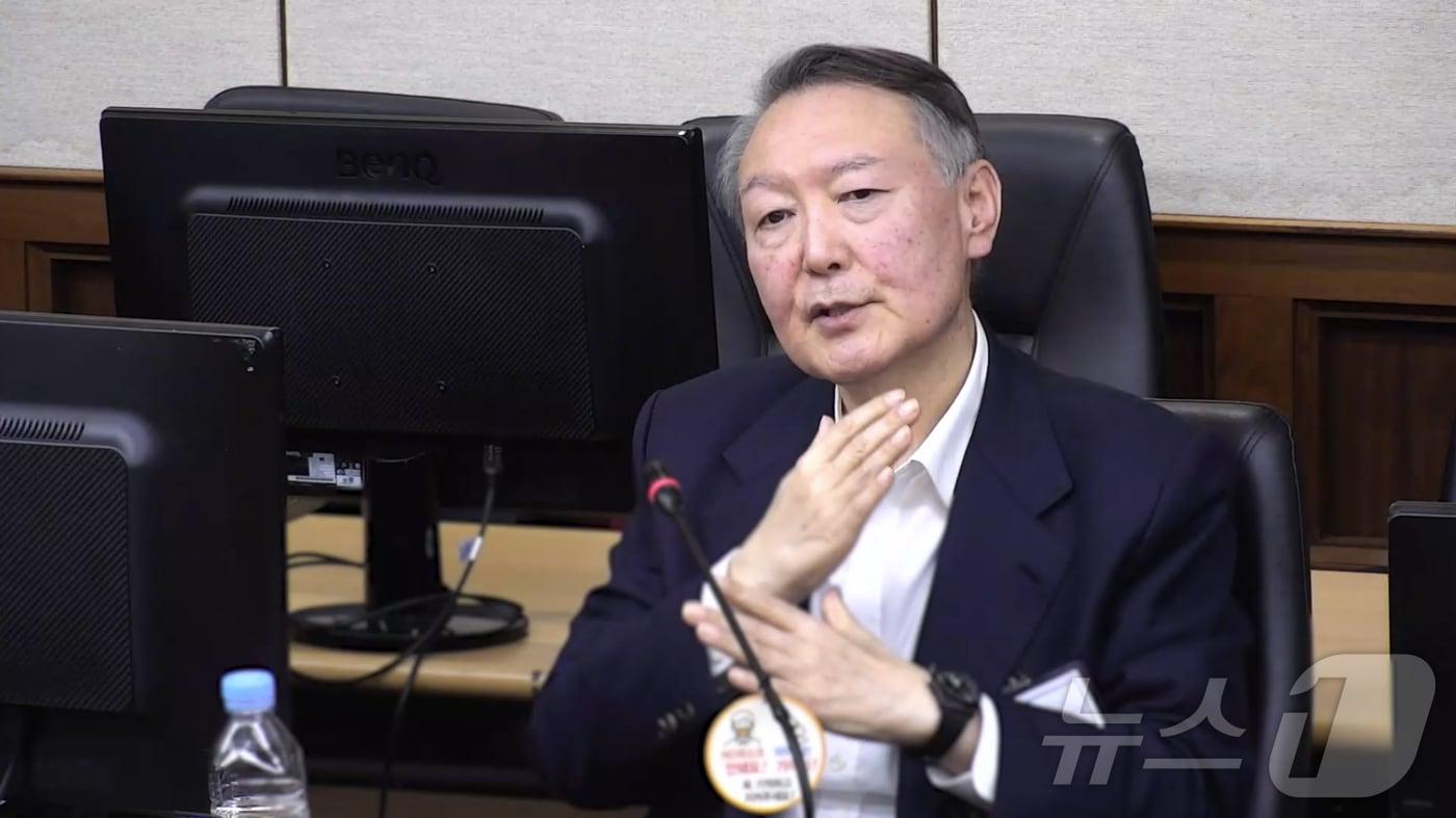 고위공직자범죄수사처(공수처) 체포영장 집행 방해 및 국무위원 심의권 침해로 재판에 넘겨진 윤석열 전 대통령이 26일 서울 서초구 중앙지방법원에서 열린 1심 결심 공판에서 최후 진술을 하고 있다. (중앙지법 제공. 재판매 및 DB 금지) 2025.12.26/뉴스1