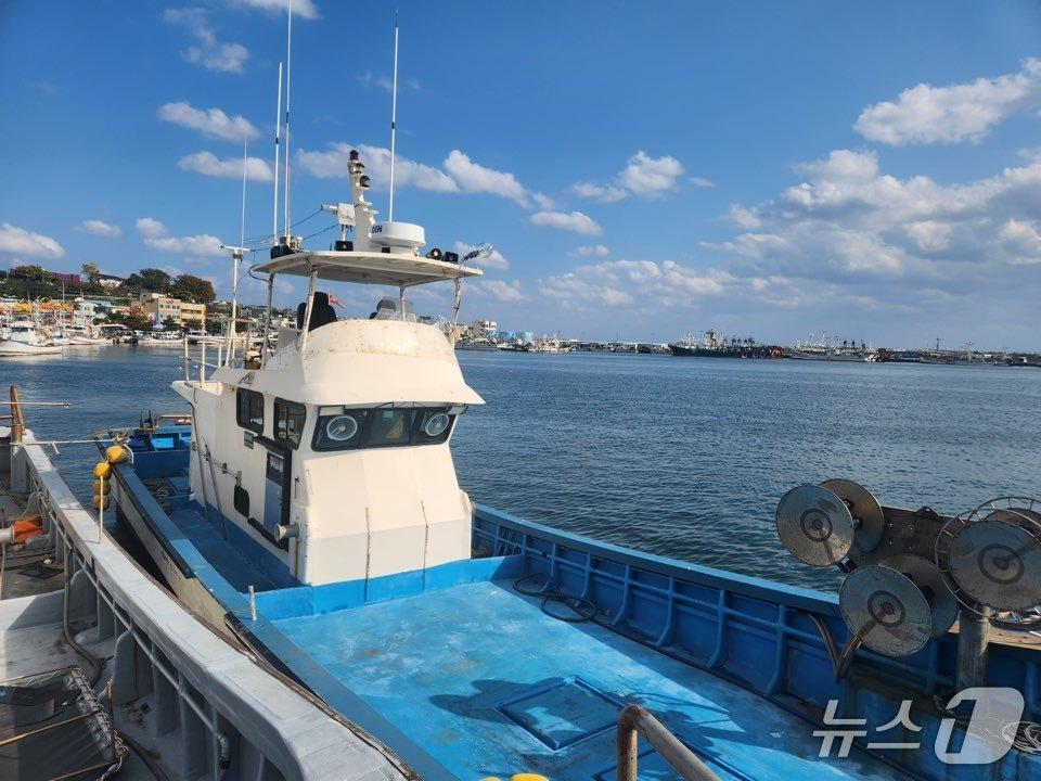 본문 이미지 - 불법 포획 어선(울진해양경찰서 제공. 재판매 및 DB금지)