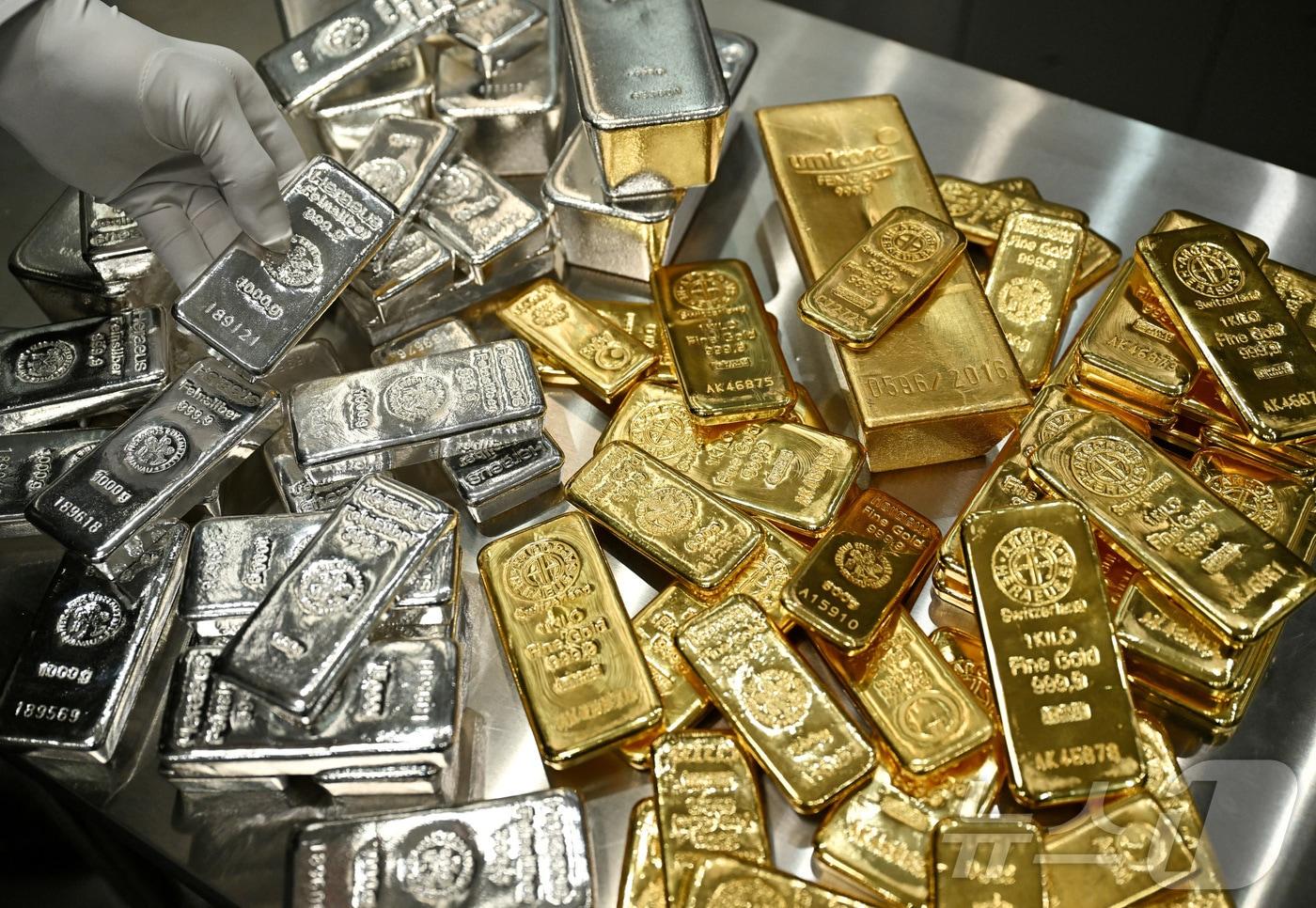 실버바와 골드바 ⓒ 로이터=뉴스1