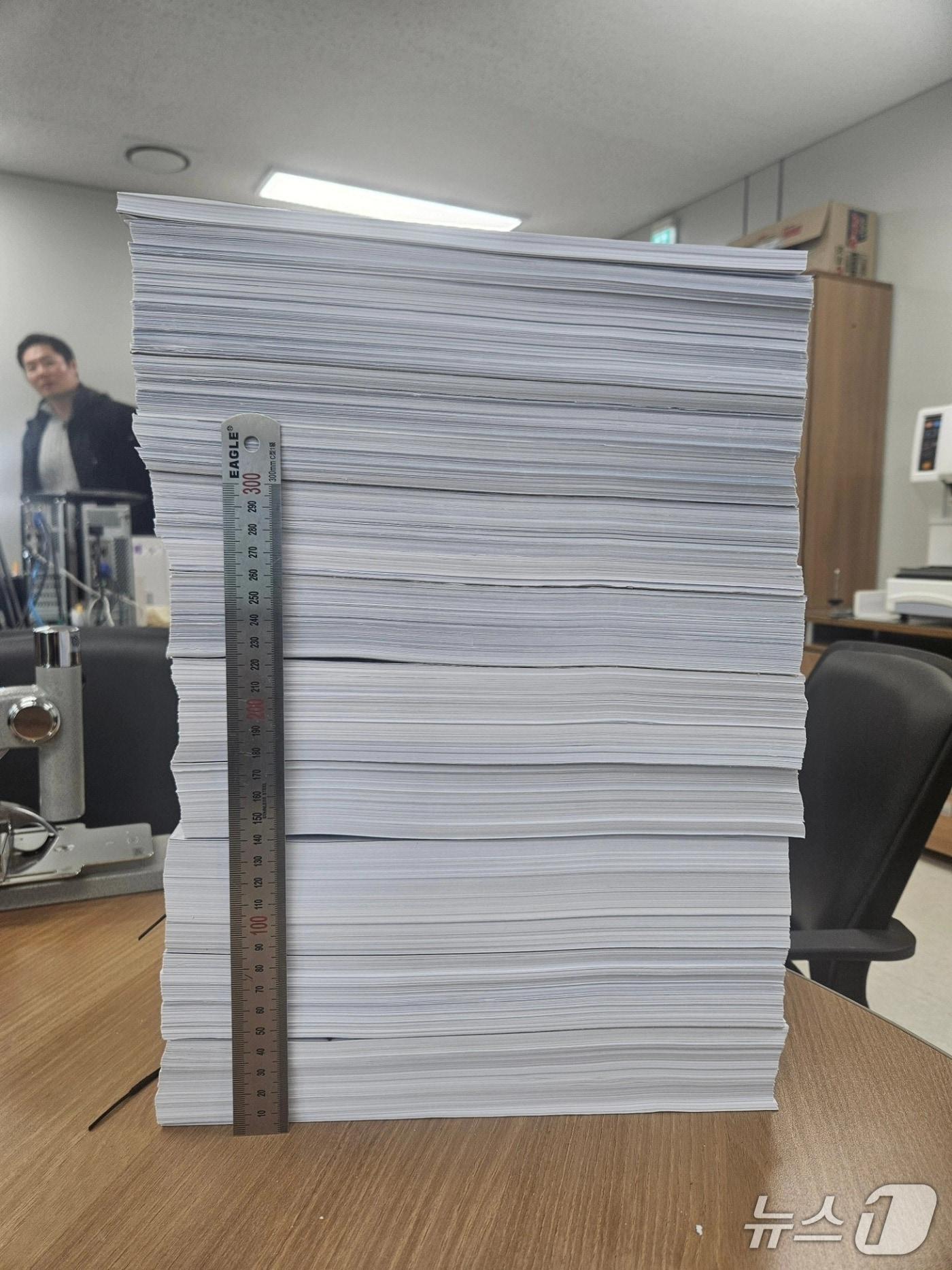 본문 이미지 -  백해룡 경정이 27일 SNS를 통해  지난 23일 공위공직자수사처(공수처)에 두고 왔다고 밝힌 3500쪽 분량의 수사기록(백해룡 경정 SNS 갈무리)