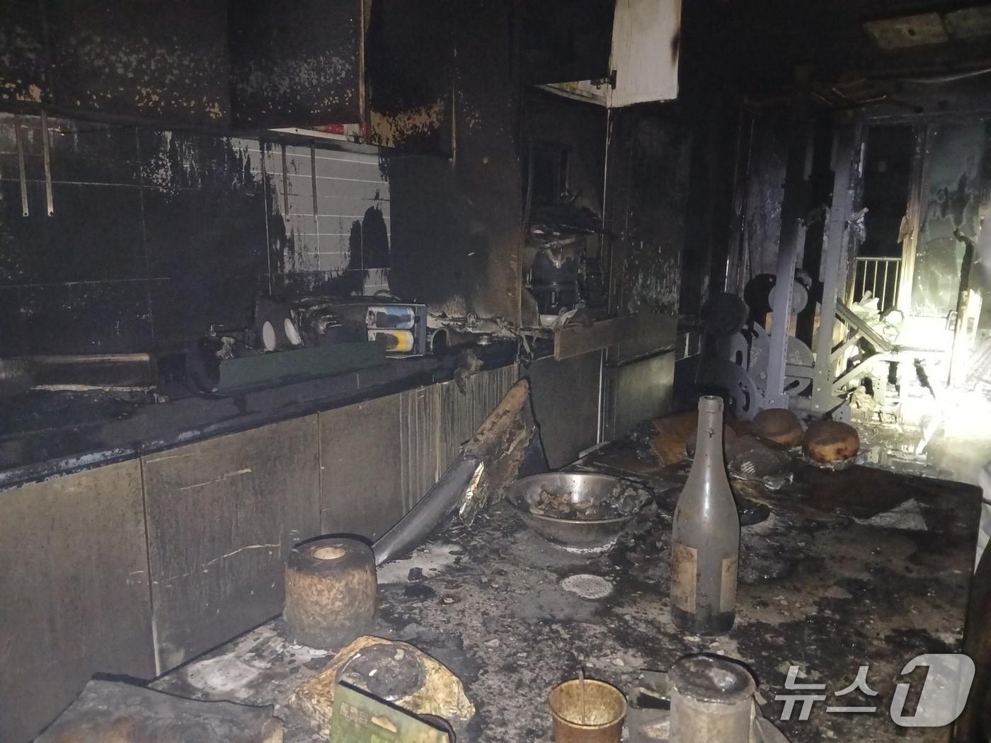 본문 이미지 - 대전 동구 판암동 아파트 화재 현장. (대전소방본부 제공, 재판매 및 DB금지) / 뉴스1 