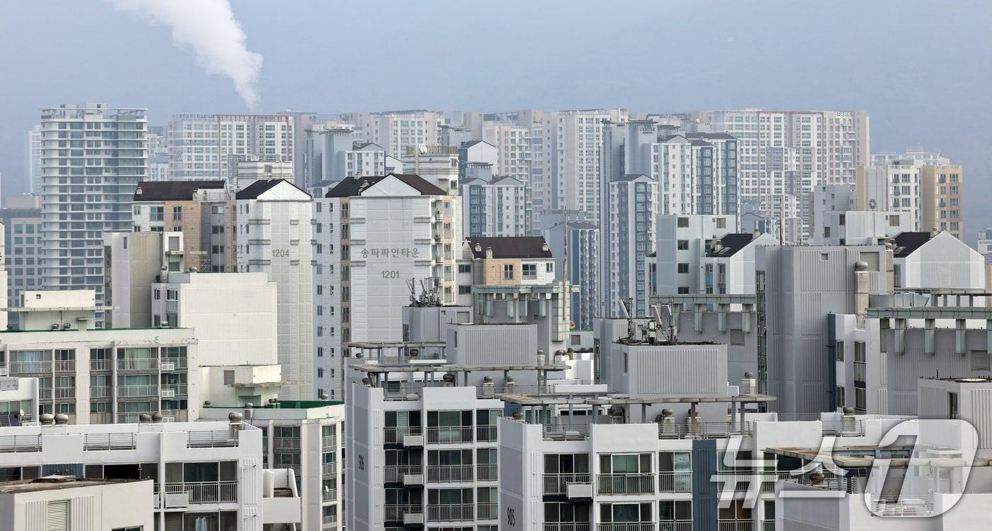 본문 이미지 - 서울 송파구의 한 아파트 단지. 2025.12.28/뉴스1 ⓒ News1 구윤성 기자