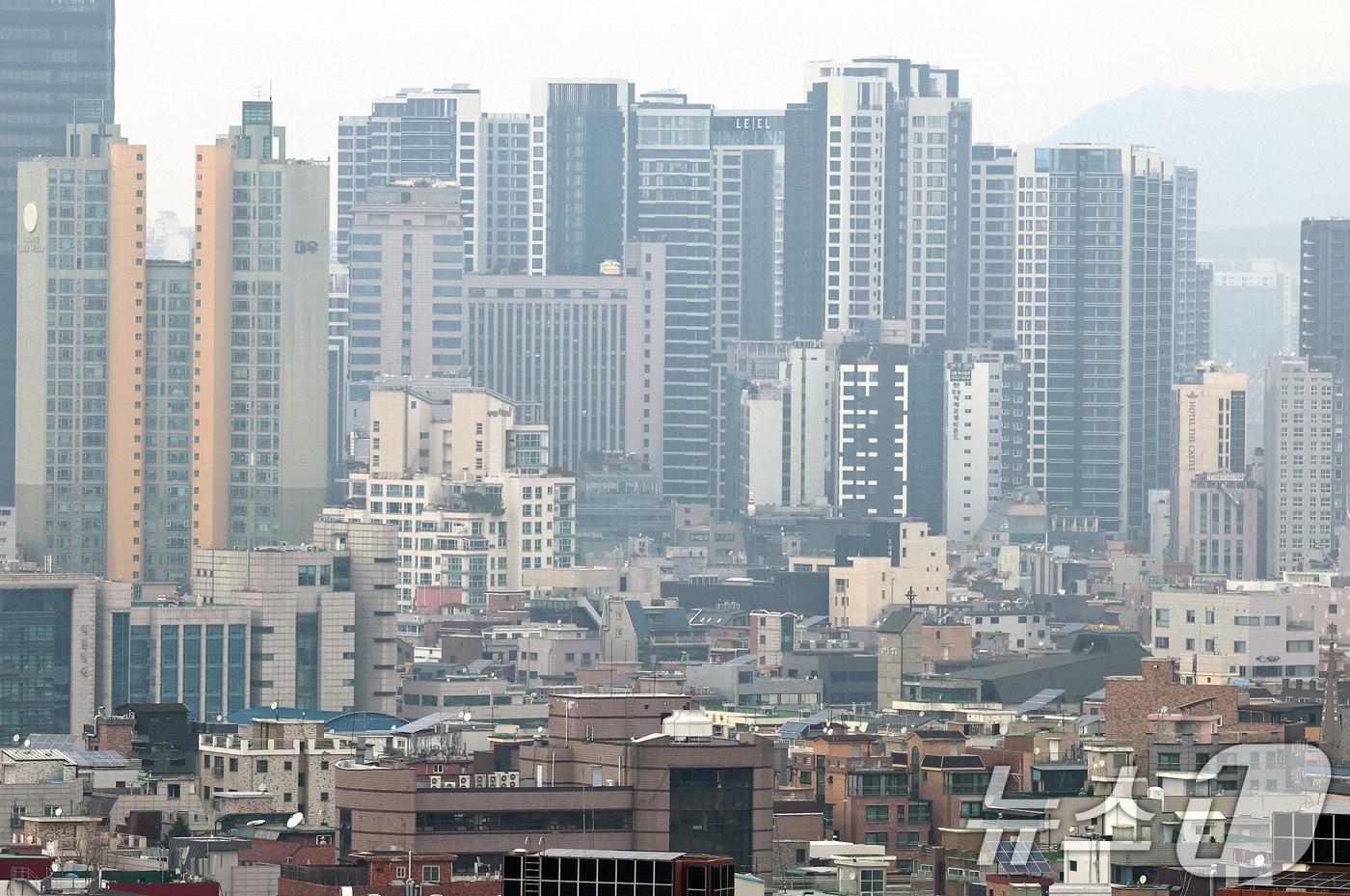 사진은 이날 서울의 한 빌라와 아파트 단지. 2025.12.28/뉴스1 ⓒ News1 구윤성 기자