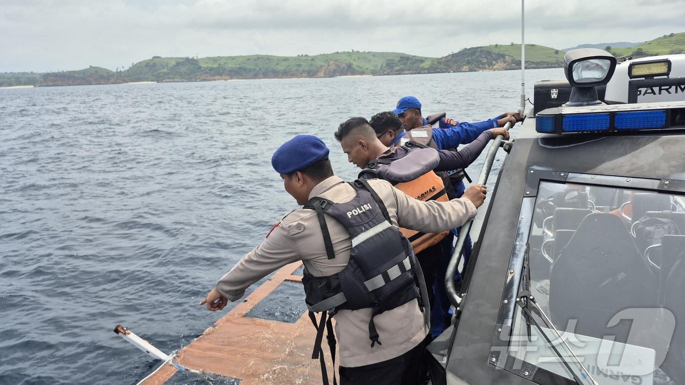 인도네시아 당국이 26일(현지시간) 밤부터 실종된 승객을 수색하고 있다. 2025.12.26 ⓒ 로이터=뉴스1 ⓒ News1 김경민 기자