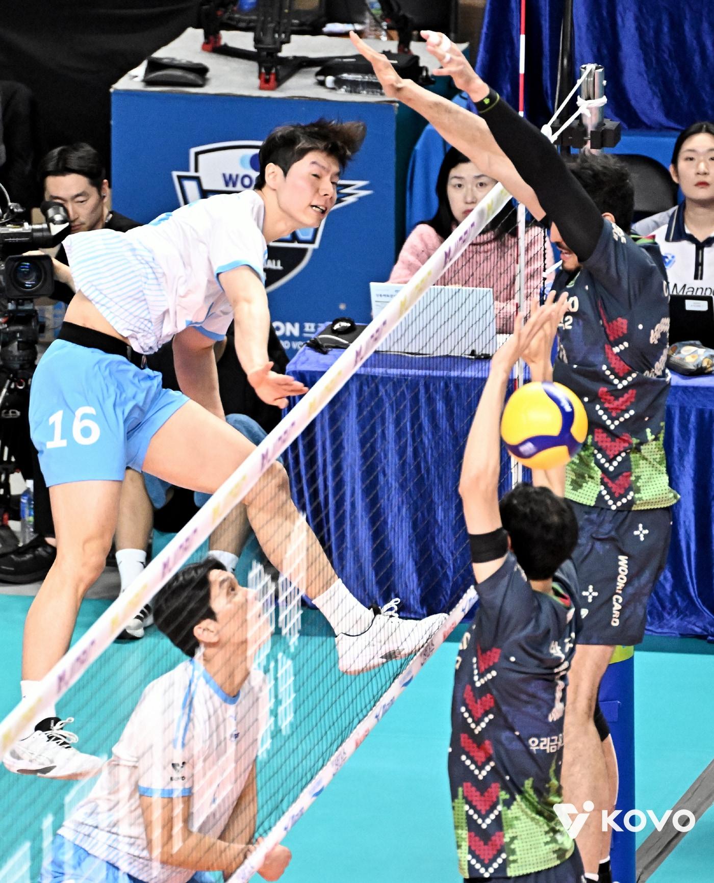 본문 이미지 - 대한항공이 28일 진에어 2025-26 V리그 남자부 3라운드 경기에서 우리카드를 세트 스코어 3-1로 꺾었다.(KOVO제공) 