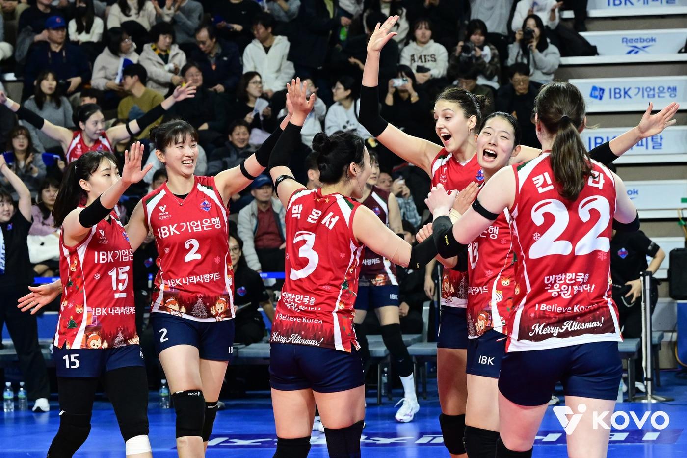 득점 후 기뻐하는 IBK기업은행(KOVO제공)