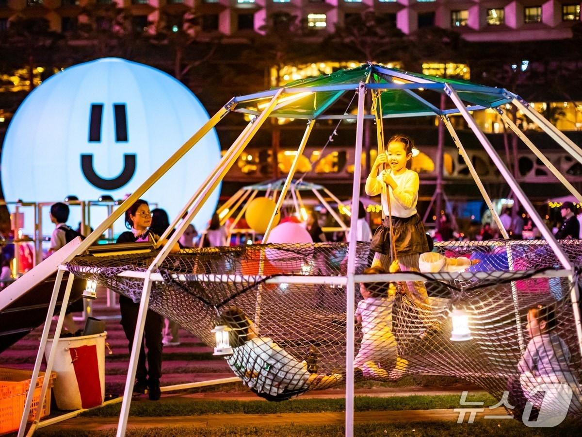 본문 이미지 - 책 읽는 서울광장(서울시 제공)