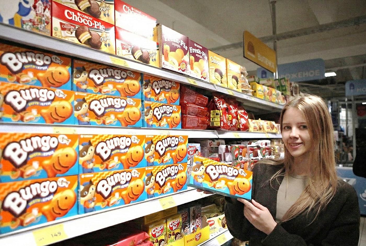 러시아 '텐더' 매장 참붕어빵 진열 이미지.(오리온 제공)