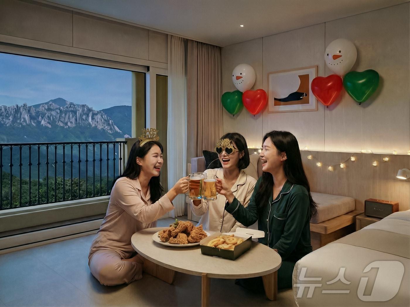 본문 이미지 - 한화리조트 설악 쏘라노에서 파티 나이트 패키지를 즐기는 투숙객들의 모습(한화호텔앤드리조트 제공)