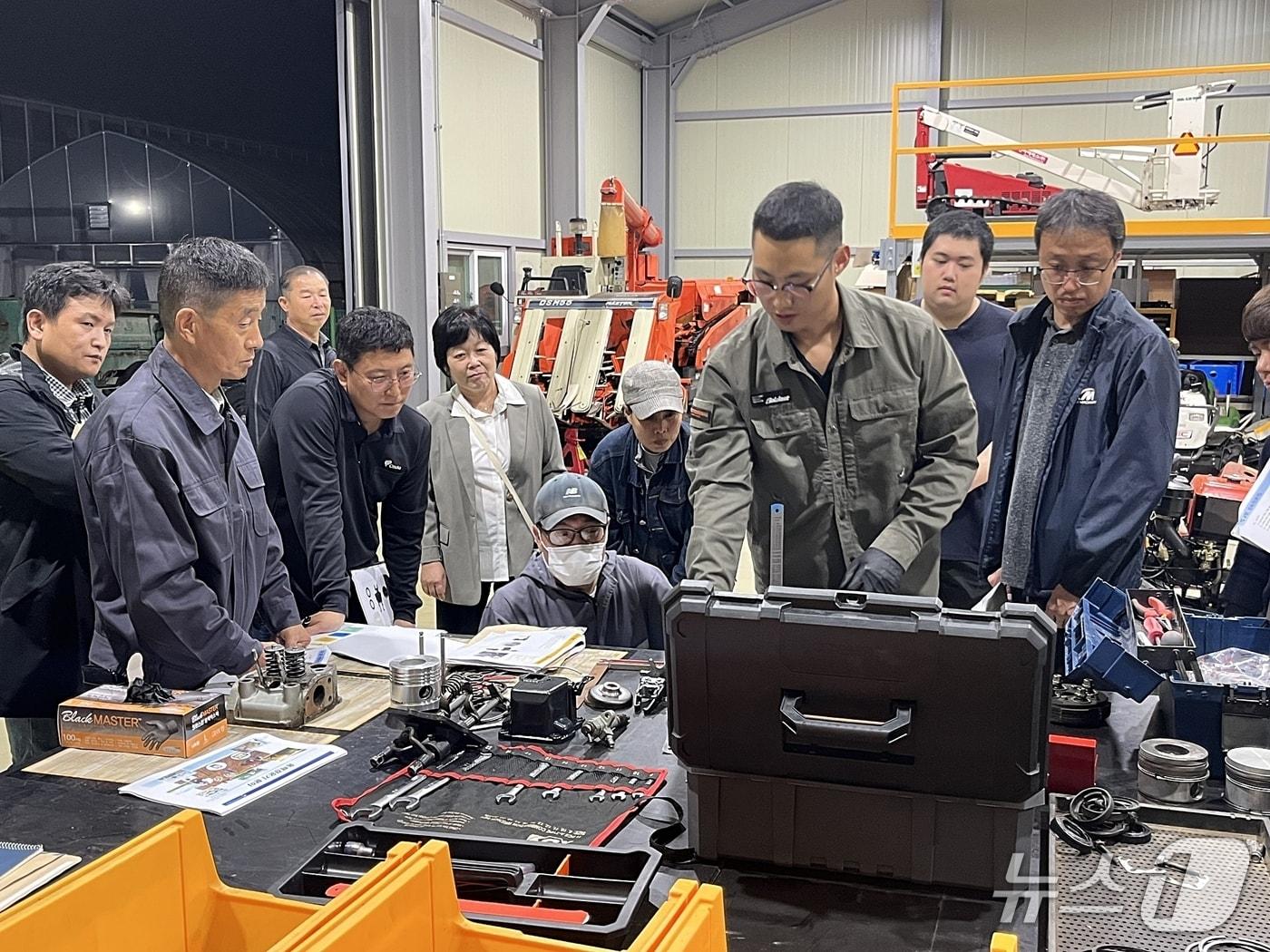 본문 이미지 - 진천군 농기계정비기능사 교육.(진천군 제공, 재판매 및 DB금지)/뉴스1