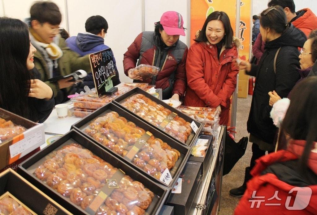 본문 이미지 - 영동 곶감축제(영동군 제공. 재판매 및 DB금지) /뉴스1 