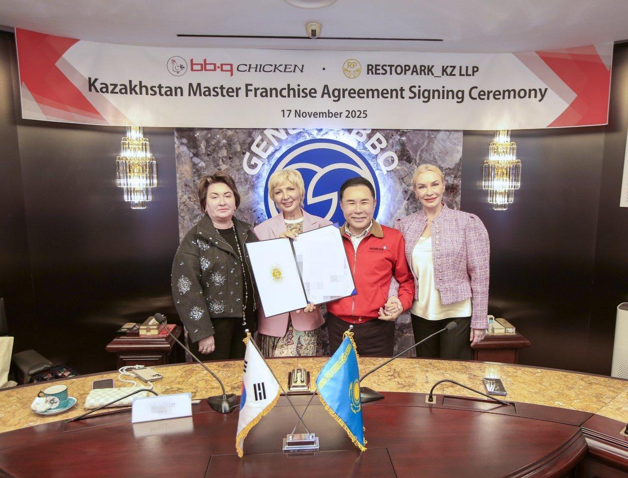 본문 이미지 - BBQ가 카자흐스탄과 마스터프랜차이즈 계약을 체결했다고 29일 밝혔다.(BBQ 제공)
