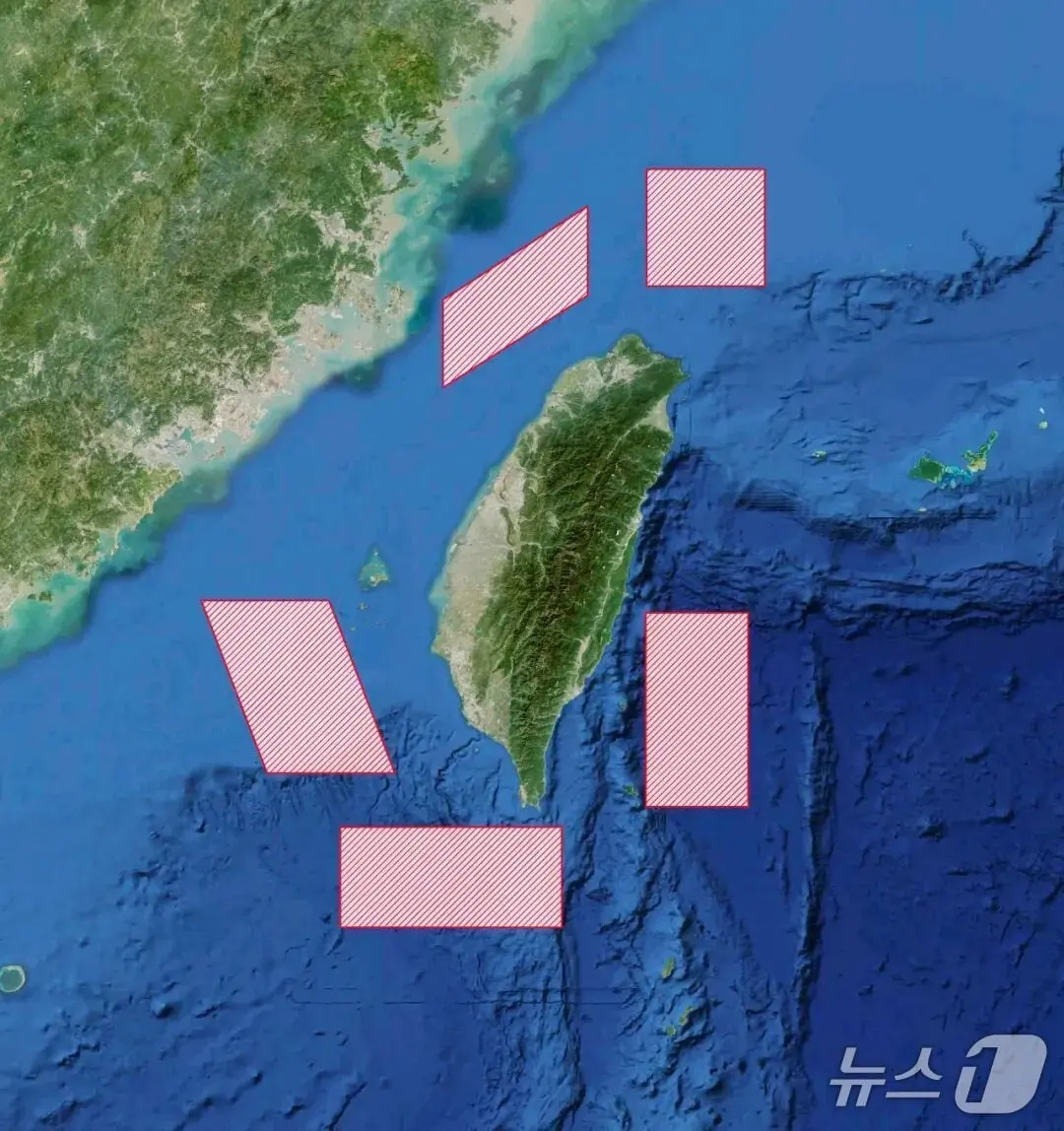 본문 이미지 - 중국 인민해방군 동부전구는 29~30일 '정의사명-2025' 훈련을 실시한다고 발표했다. 해당 이미지는 30일 실탄 사격 훈련을 진행하는 지역을 설정해 발표한 지도다. (중국 국방부 SNS 갈무리)