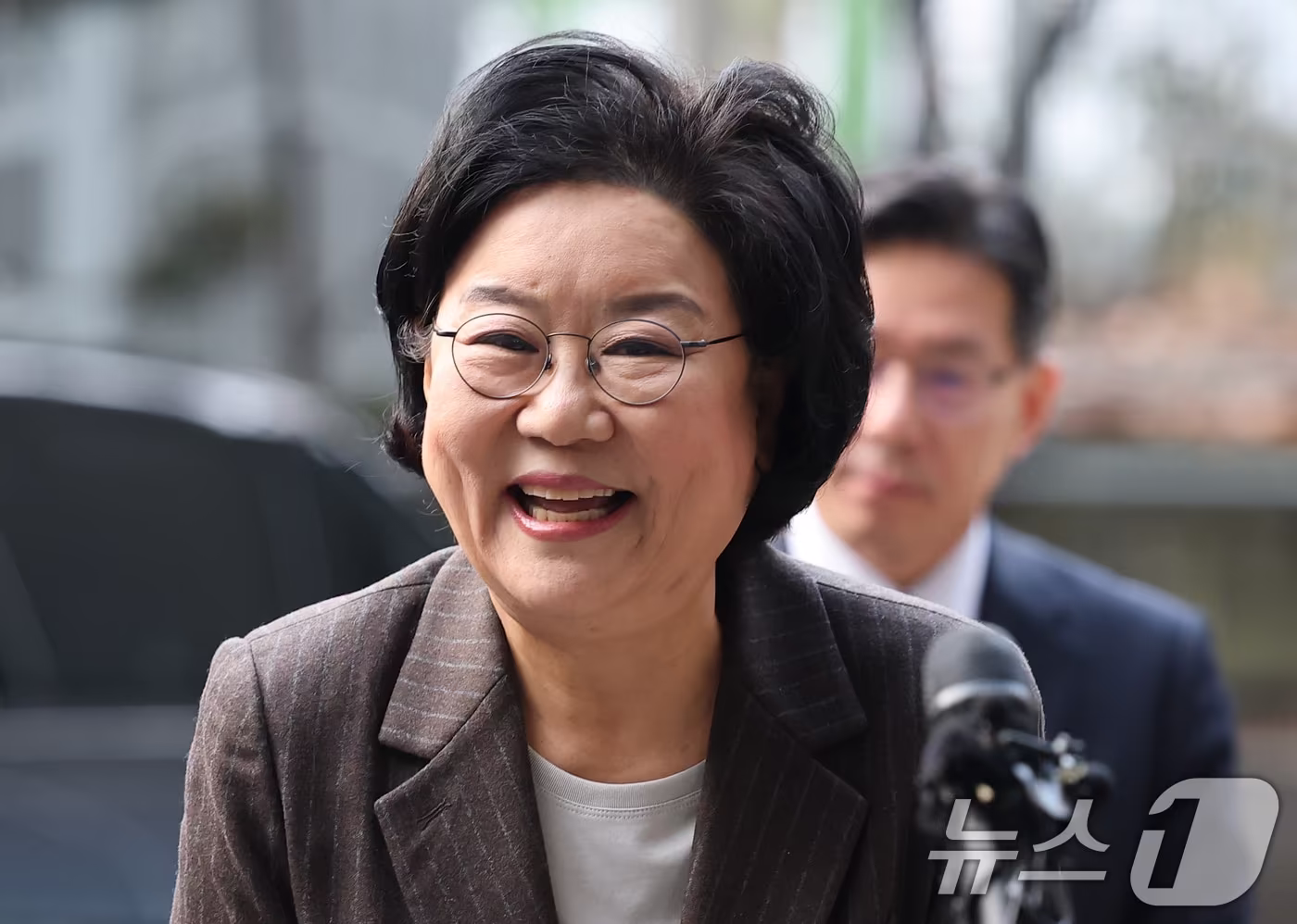 초대 기획예산처 장관 후보자로 지명된 이혜훈 전 국민의힘 의원이 29일 오전 서울 중구 예금보험공사에 마련된 인사청문회 준비 사무실로 첫 출근하며 활짝 웃고 있다. 2025.12.29/뉴스1 ⓒ News1 오대일 기자