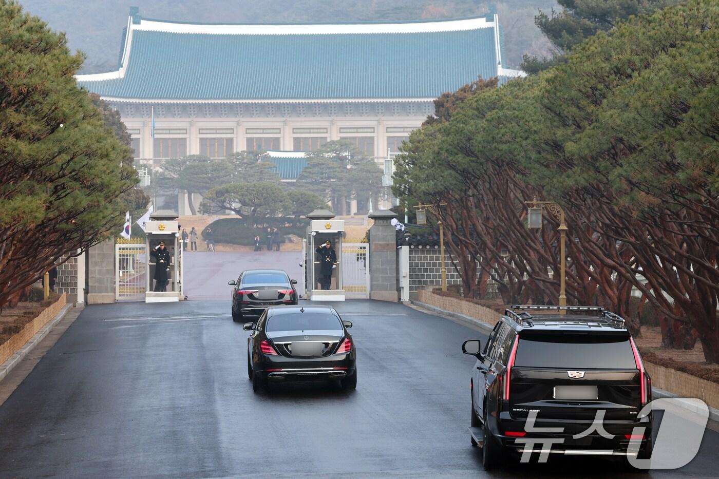 이재명 대통령 탑승 차량행렬이 29일 청와대로 들어서고 있다. 이 대통령은 이날부터 청와대에서 집무를 시작한다. 2025.12.29/뉴스1 ⓒ News1 이재명 기자