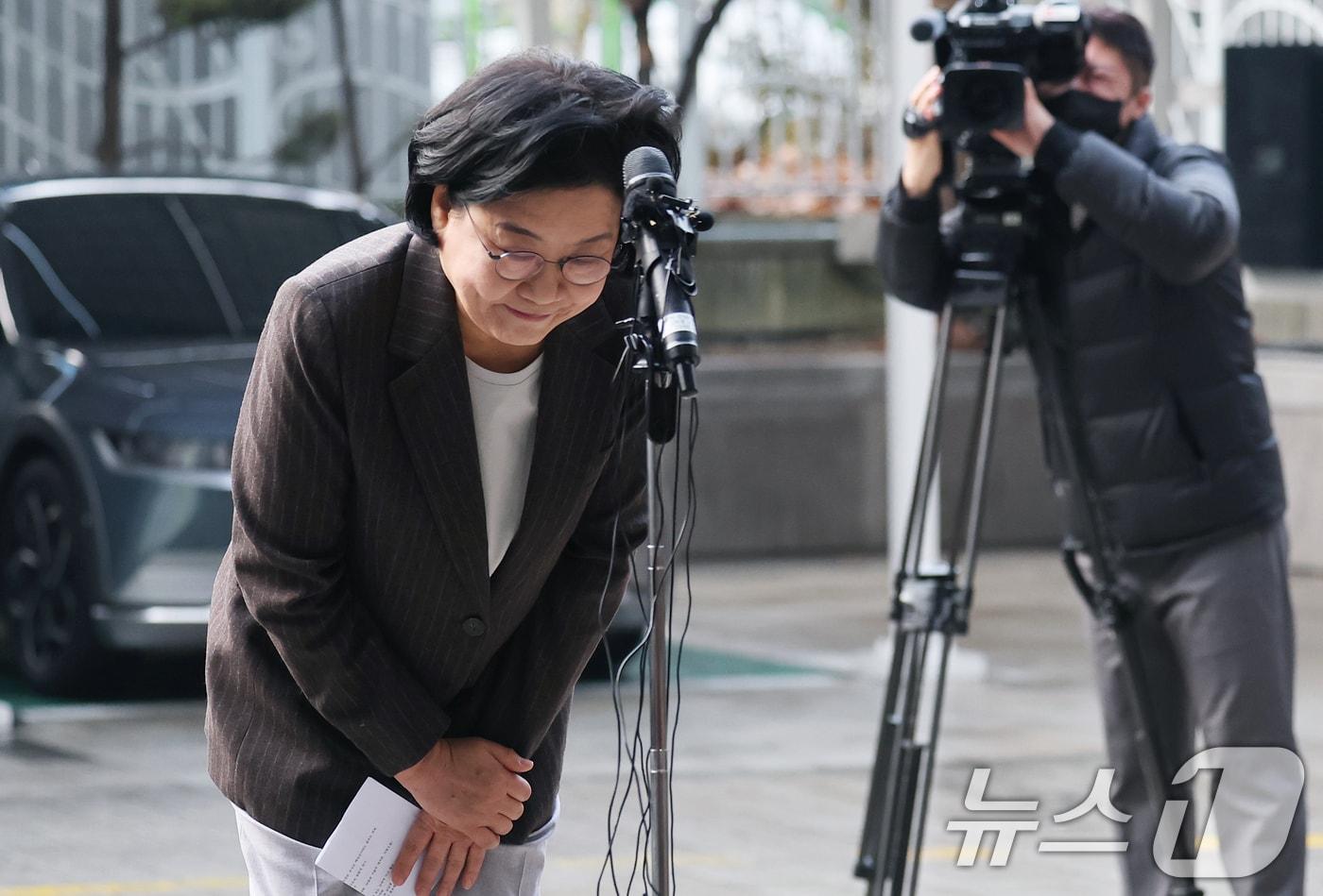 초대 기획예산처 장관 후보자로 지명된 이혜훈 전 국민의힘 의원이 29일 오전 서울 중구 예금보험공사에 마련된 인사청문회 준비 사무실로 첫 출근하며 소감을 밝힌 후 인사하고 있다. 2025.12.29/뉴스1 ⓒ News1 오대일 기자