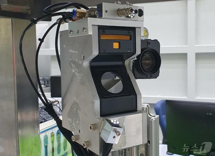 본문 이미지 - 전력 설비 정비 전문회사인 한전KPS는 AI와 로봇을 결합한 검사·진단 장비를 개발해 고방사선 원자로 내부검사 등 위험작업 실전 투입을 앞두고 있다고 29일 밝혔다.(한전KPS 제공, 재배포 및 DB 금지)/뉴스1