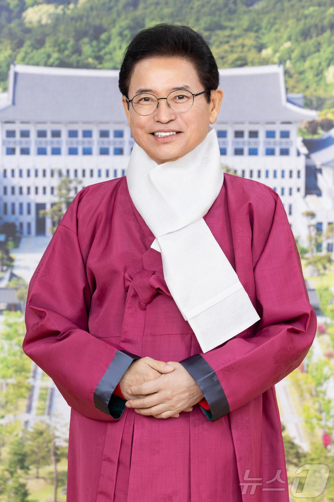 본문 이미지 - 이철우 경북지사는 2026년 신년사를 통해 “속도보다 방향을, 단기 성과보다 지속 가능한 변화를 중시하며 도민과 함께 묵묵히 걸어가겠다”(경북도 제공. 재판매 및 DB금지) /뉴스1