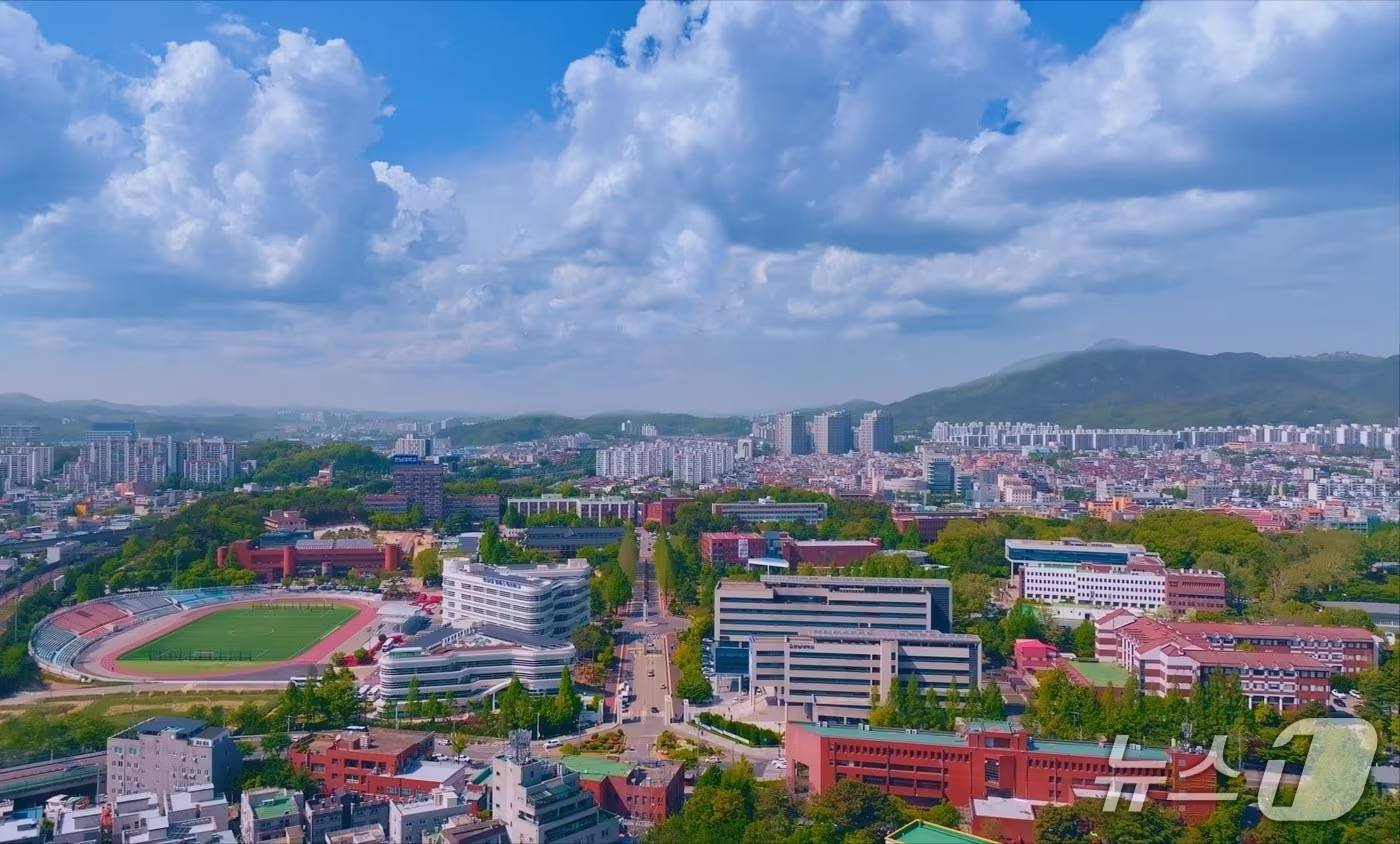 69년 전 미국 선교사들이 설립해 ‘대전·충청 1등 사립대학’으로 굳건한 위치를 확보한 한남대학교는  ‘외국어가 강한 대학’으로 통한다. 