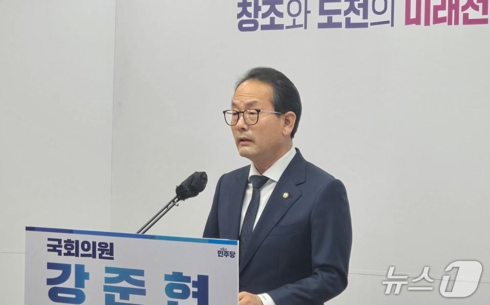 본문 이미지 - 29일 세종시청에서 신년 기자회견하는 강준현 의원. / 뉴스1