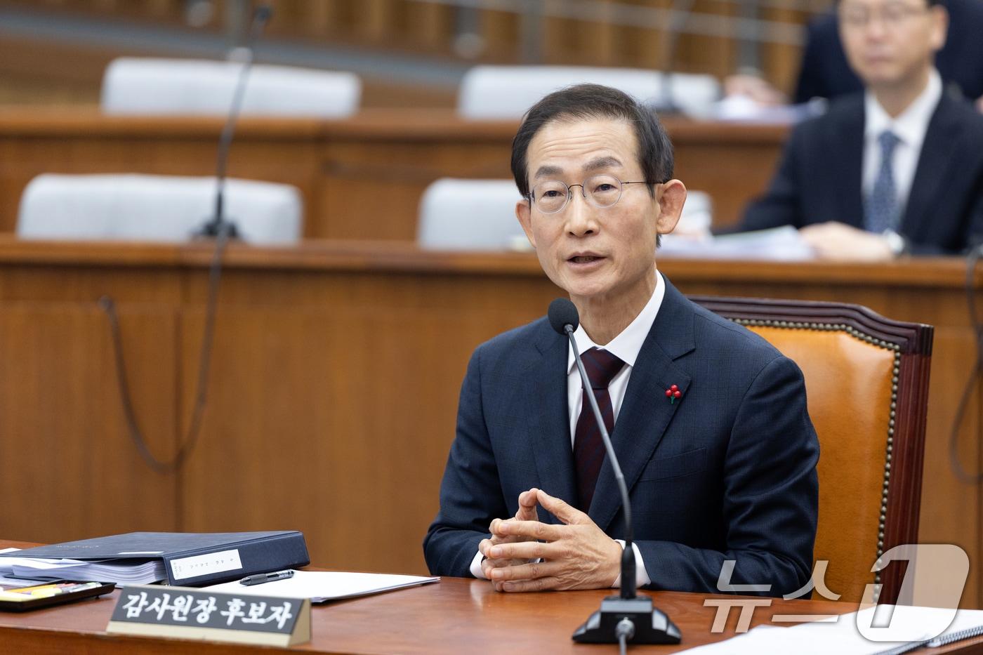 김호철 감사원장 후보자가 29일 서울 여의도 국회에서 열린 인사청문특별위원회에 출석해 의원 질의에 답변하고 있다. 2025.12.29/뉴스1 ⓒ News1 이승배 기자