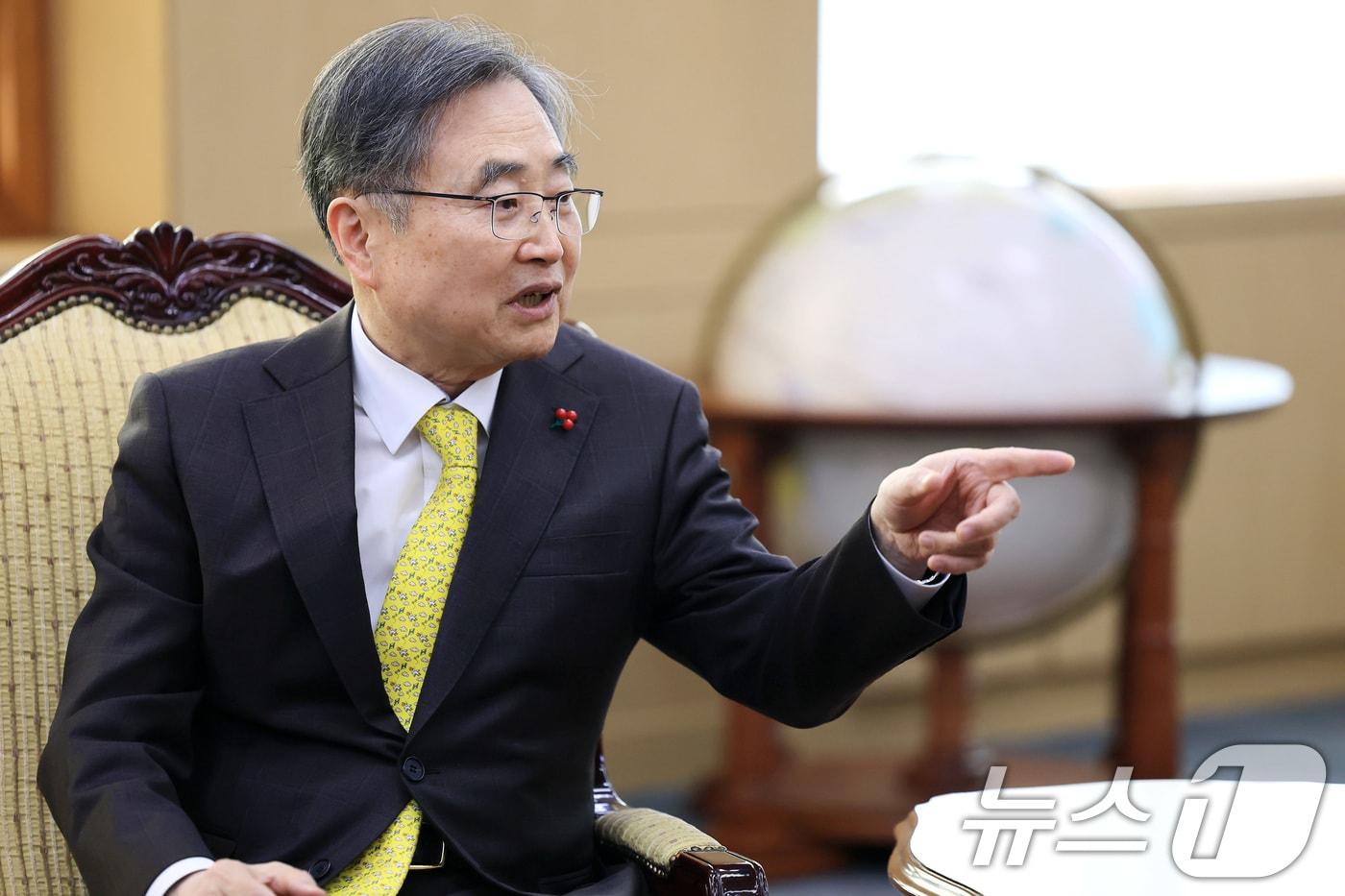 조현 외교부 장관이 지난해 12월 29일 서울 종로구 외교부 청사에서 뉴스1과 인터뷰를 갖고 있다. 조 장관은 "한미 정상의 '케미'는 10점 만점에 10점"이라며 "환상적 케미스트리(호흡)"라고 말했다. ⓒ News1 임세영 기자