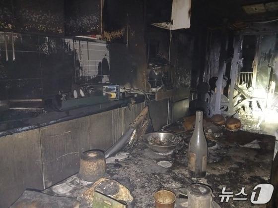 본문 이미지 - 대전 동구 판암동 아파트 화재 현장. (대전소방본부 제공, 재판매 및 DB금지) / 뉴스1