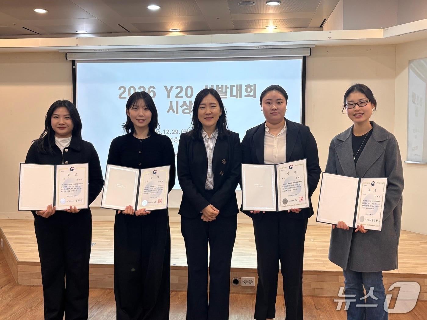 본문 이미지 - '2026년 G20 협의체 청년정상회의' 한국 청소년 대표단.(외교부 제공)