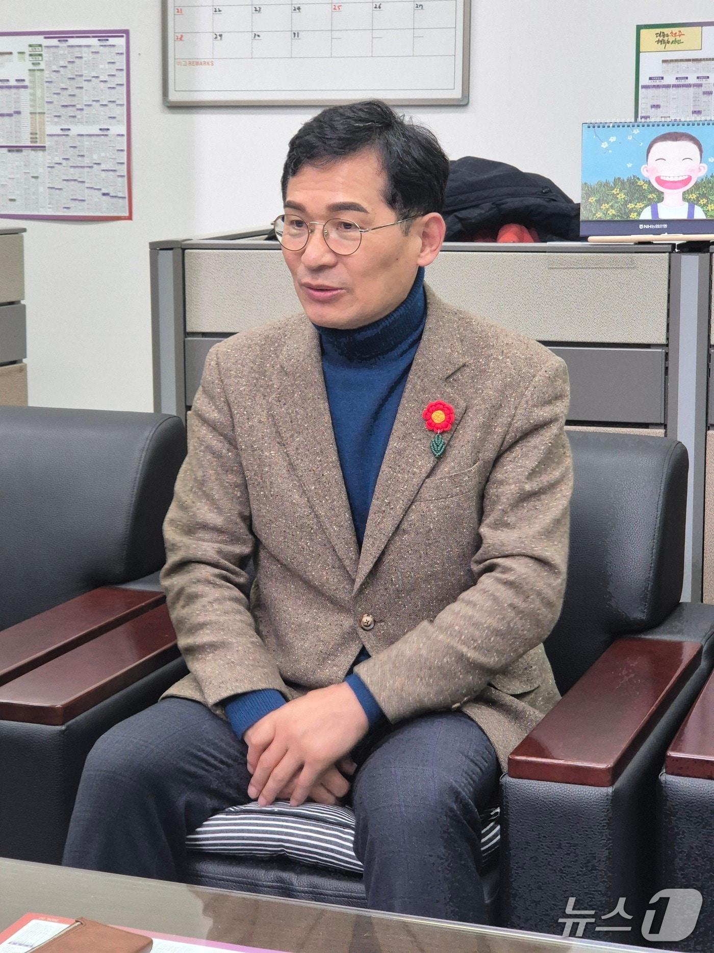 본문 이미지 - 더불어민주당 유행열 전 청와대 선임행정관이 29일 청주시청 기자실에서 내년 청주시장 선거 출마를 선언하고 있다.(청주시 제공. 재판매 및 DB금지)/뉴스1