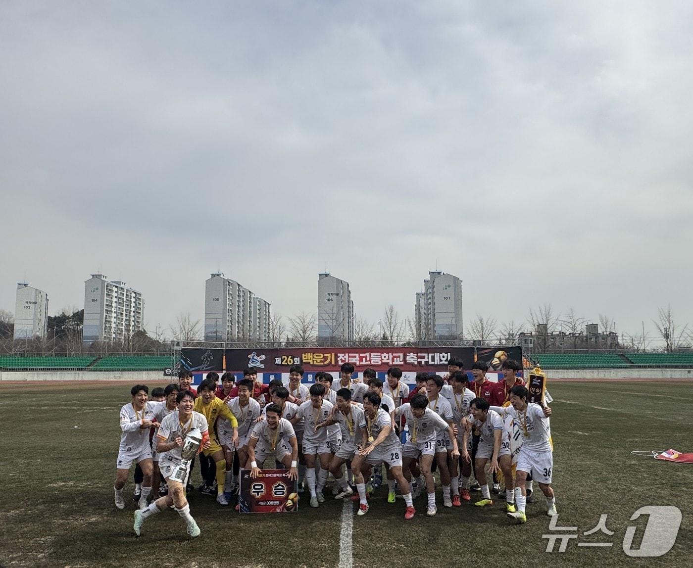 본문 이미지 - 백운기 전국고교축구대회(광양시 제공)