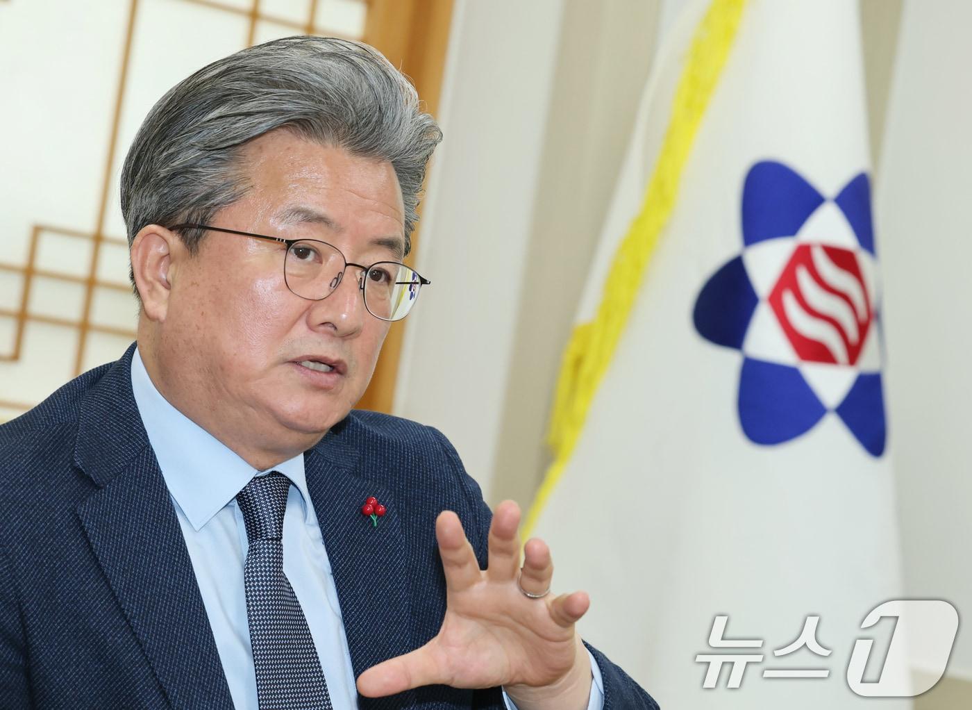 본문 이미지 - 정용래 유성구청장이 뉴스1과 인터뷰를 하고 있다.ⓒ News1 김기태 기자