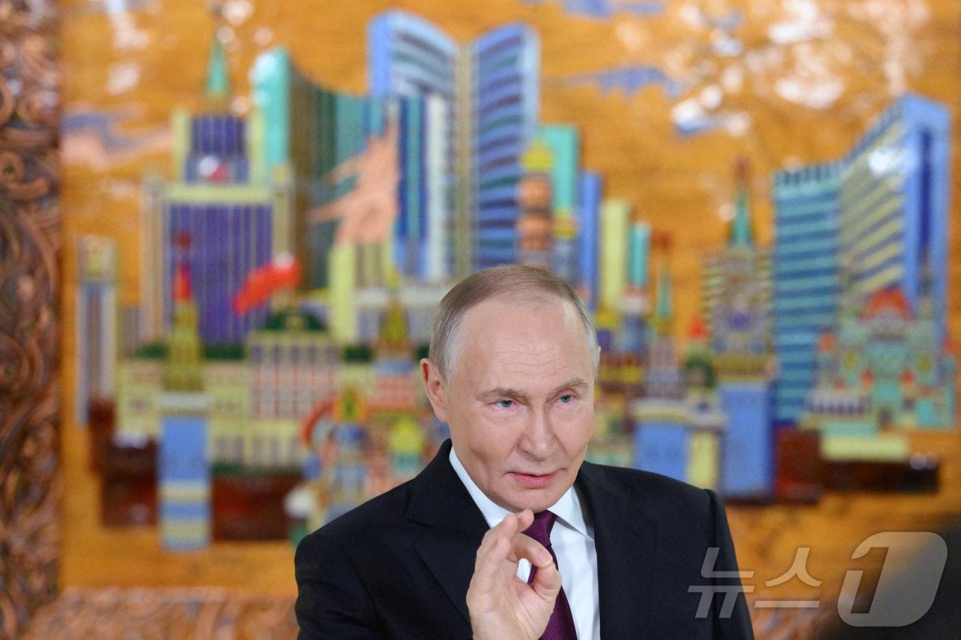 블라디미르 푸틴 러시아 대통령이 2일 모스크바에서 열린 VTB 투자 포럼에서 연설하고 있다. 2025.12.2 ⓒ 로이터=뉴스1 ⓒ News1 강민경 기자