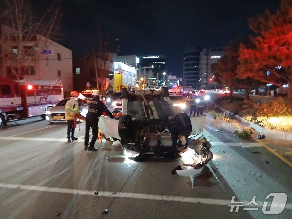 본문 이미지 - 전주시 덕진구 덕진동 사고 현장 모습. &#40;전북소방 제공. 재판매 및 DB 금지&#41;