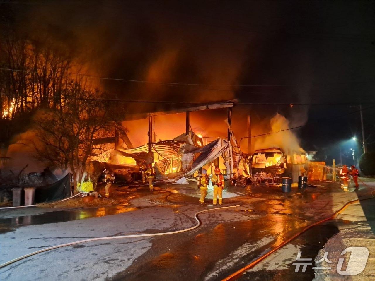 본문 이미지 - 화재 현장 모습.&#40;경기도소방재난본부 제공&#41;
