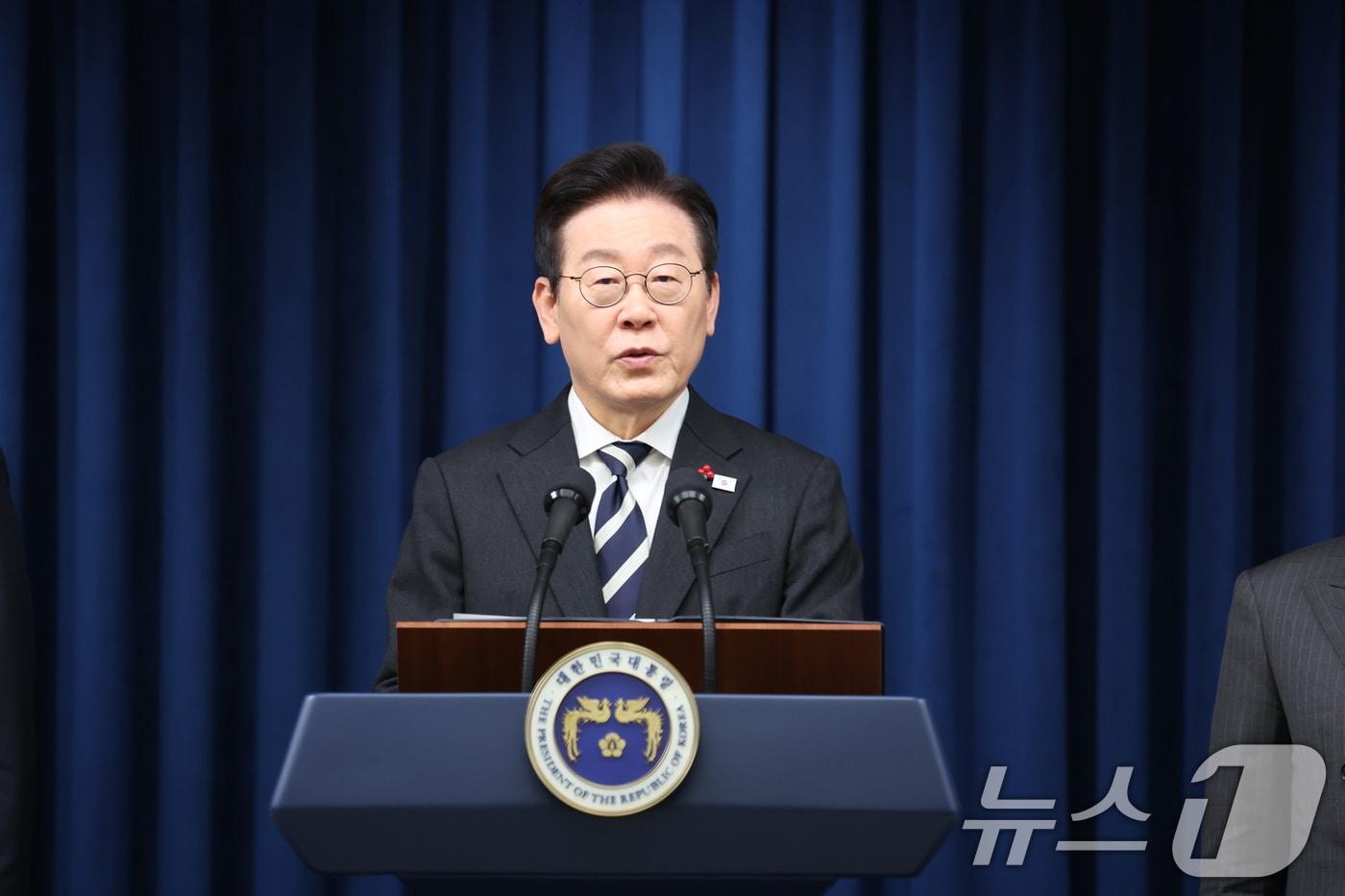 이재명 대통령이 3일 서울 용산 대통령실 청사에서 ‘빛의 혁명 1주년, 대통령 대국민 특별성명’을 발표하고 있다. 2025.12.3/뉴스1 ⓒ News1 허경 기자