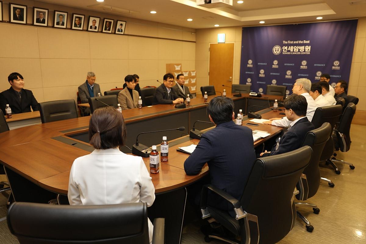 본문 이미지 - 젝시믹스는 지난 2일 신촌 연세세브란스 암병원에서 &#39;달리는 기부천사 챌린지 캠페인 기부 전달식을 진행했다.&#40;젝시믹스제공&#41;