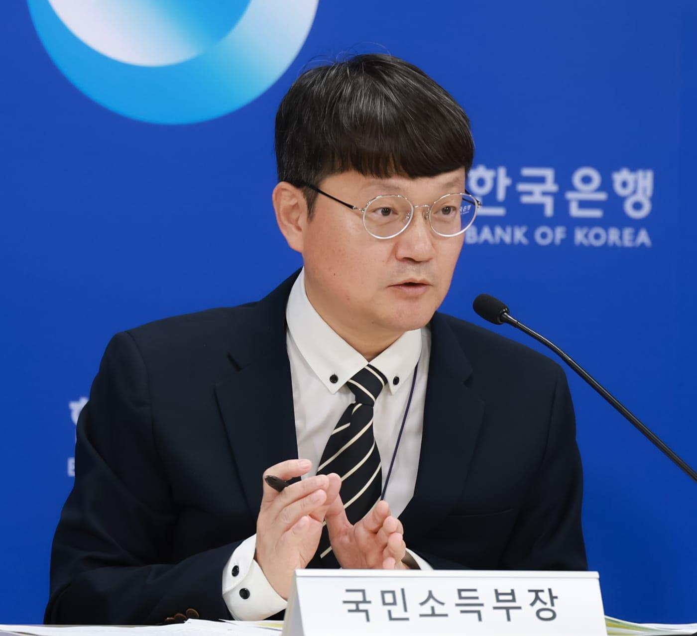 본문 이미지 - 김화용 한국은행 국민소득부장이 3분기 국민소득&#40;잠정&#41; 설명회에서 발언하고 있다.&#40;한은 제공&#41;