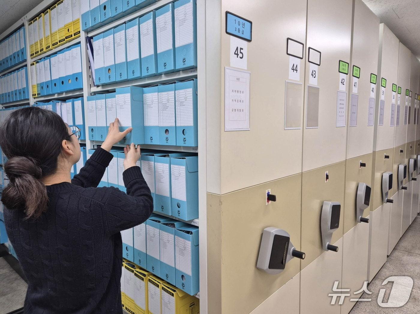 본문 이미지 -  기록물 전수조사.&#40;단양군 제공, 재판매 및 DB금지&#41;/뉴스1  