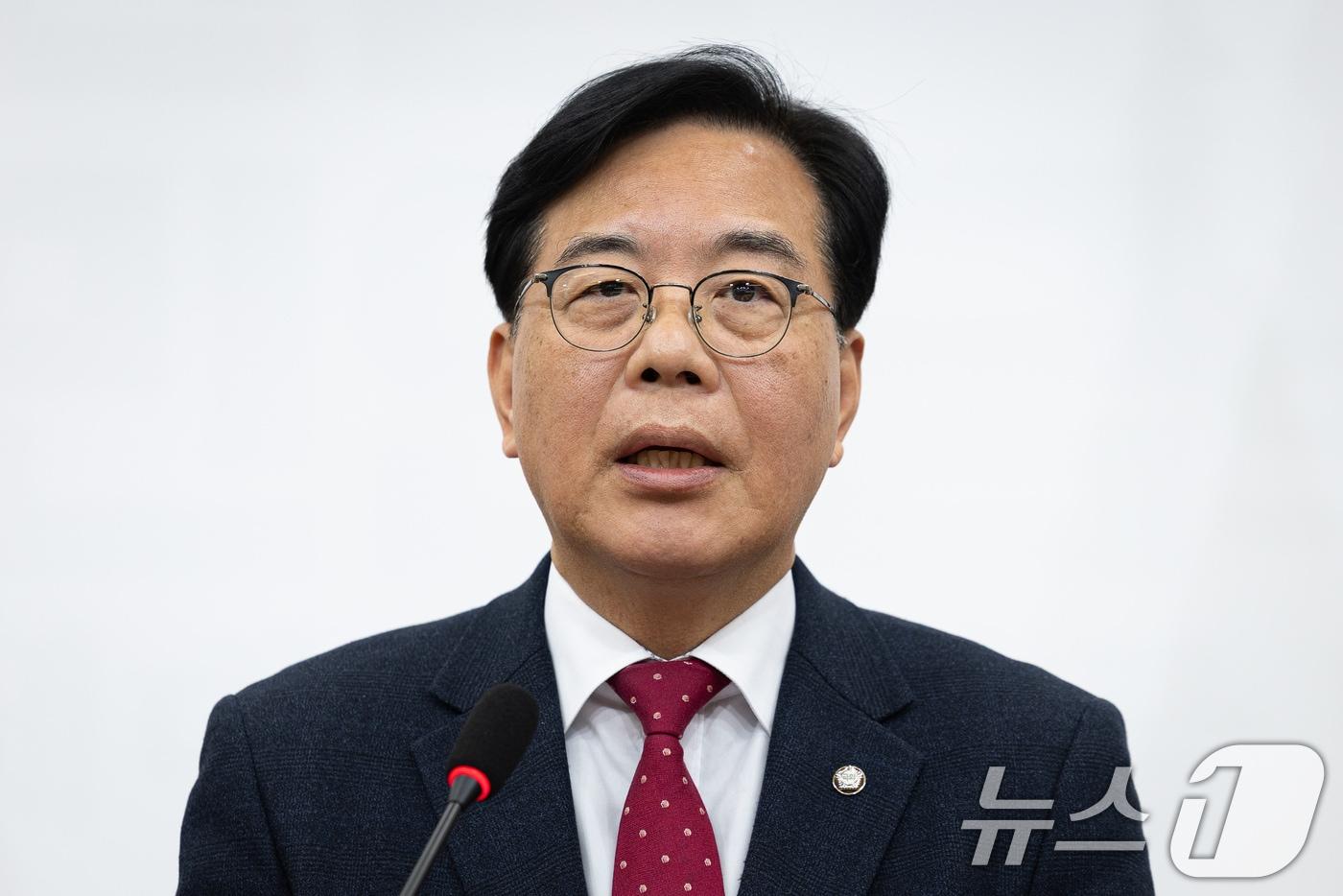 송언석 국민의힘 원내대표가 3일 서울 여의도 국회에서 기자회견을 하고 있다. 2025.12.3/뉴스1 ⓒ News1 유승관 기자