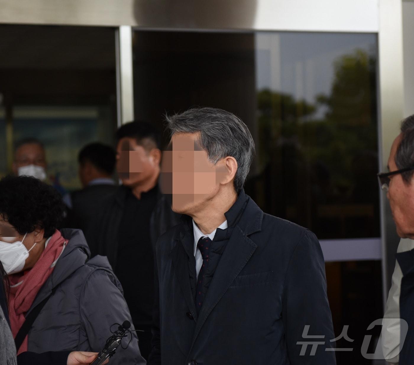 본문 이미지 - 여순사건 형사보상금 미지급 변호사가 지난달 27일 유족들과 만나 보상금 지급 계획을 설명하고 있다. ⓒ News1 김성준 기자