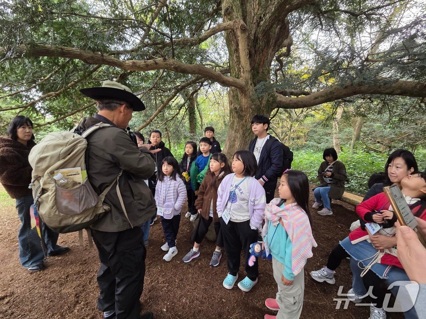 본문 이미지 - '제주가치 공감 런케이션 참가자들(제주도 제공. 재판매 및 DB금지)/뉴스1