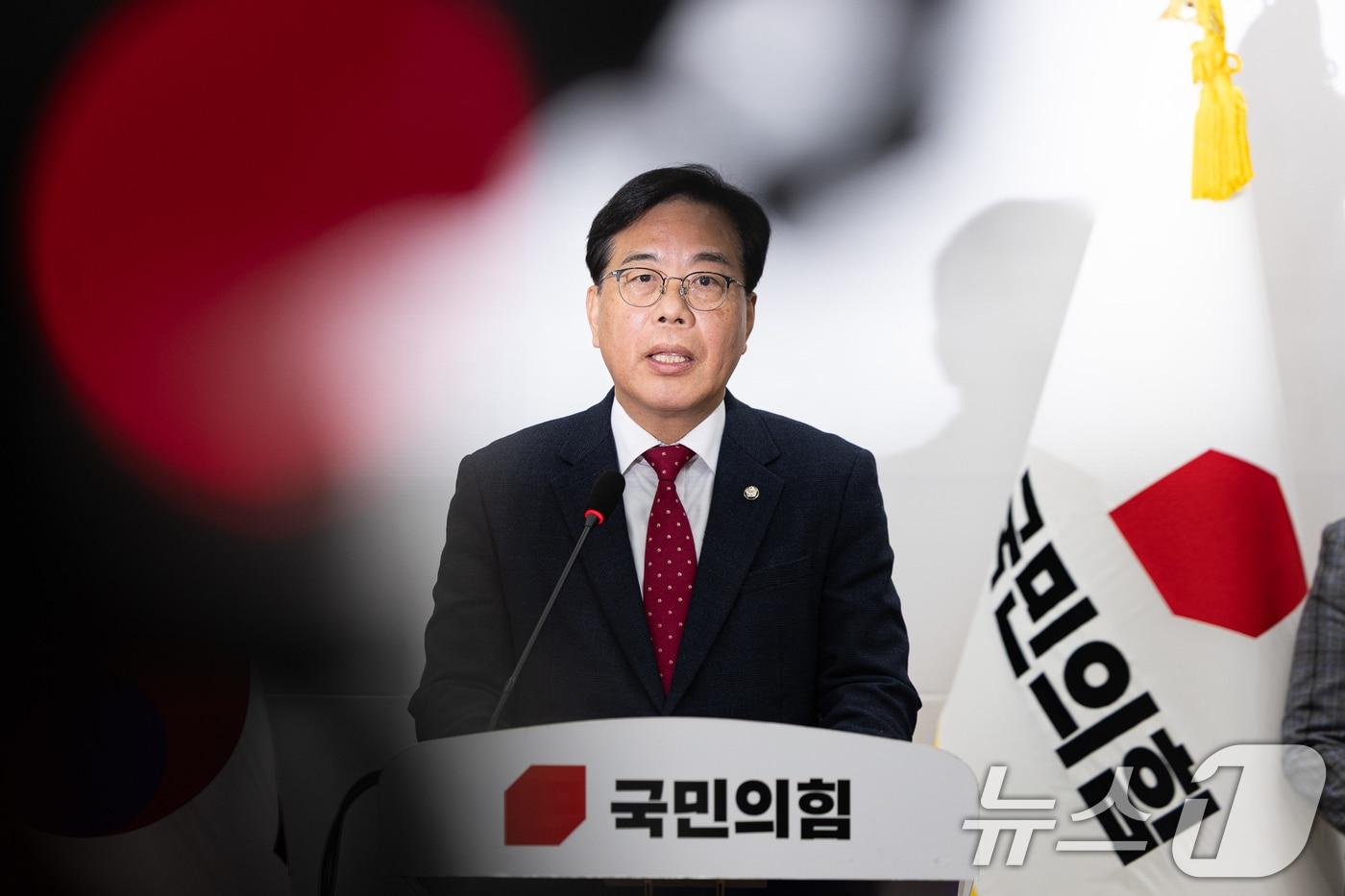 송언석 국민의힘 원내대표가 3일 서울 여의도 국회에서 기자회견을 하고 있다. 2025.12.3/뉴스1 ⓒ News1 유승관 기자